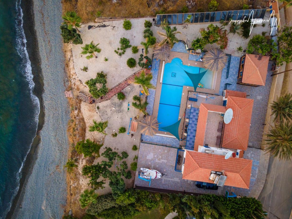 Astrofegia Beachfront Villa بوموس المظهر الخارجي الصورة