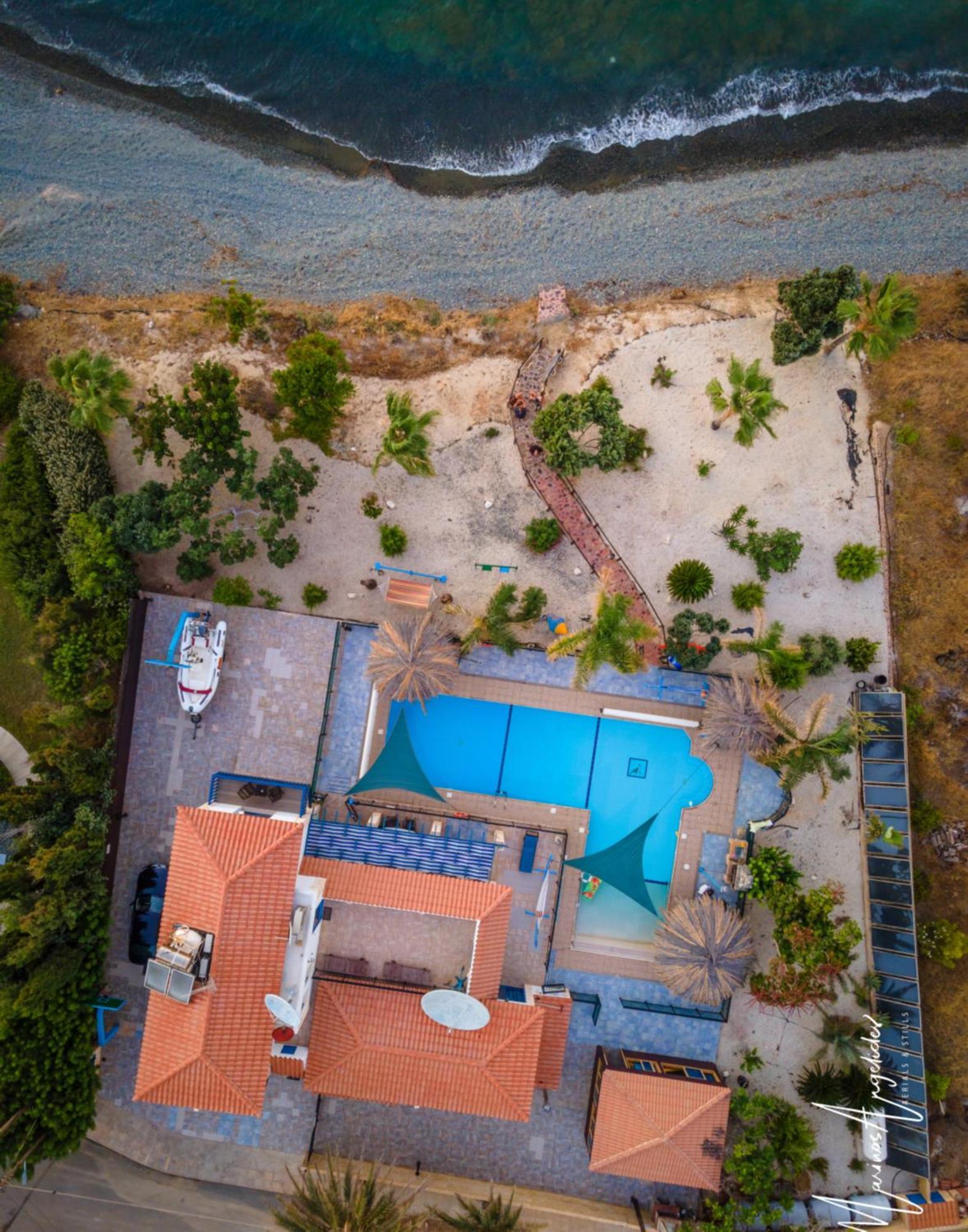 Astrofegia Beachfront Villa بوموس المظهر الخارجي الصورة