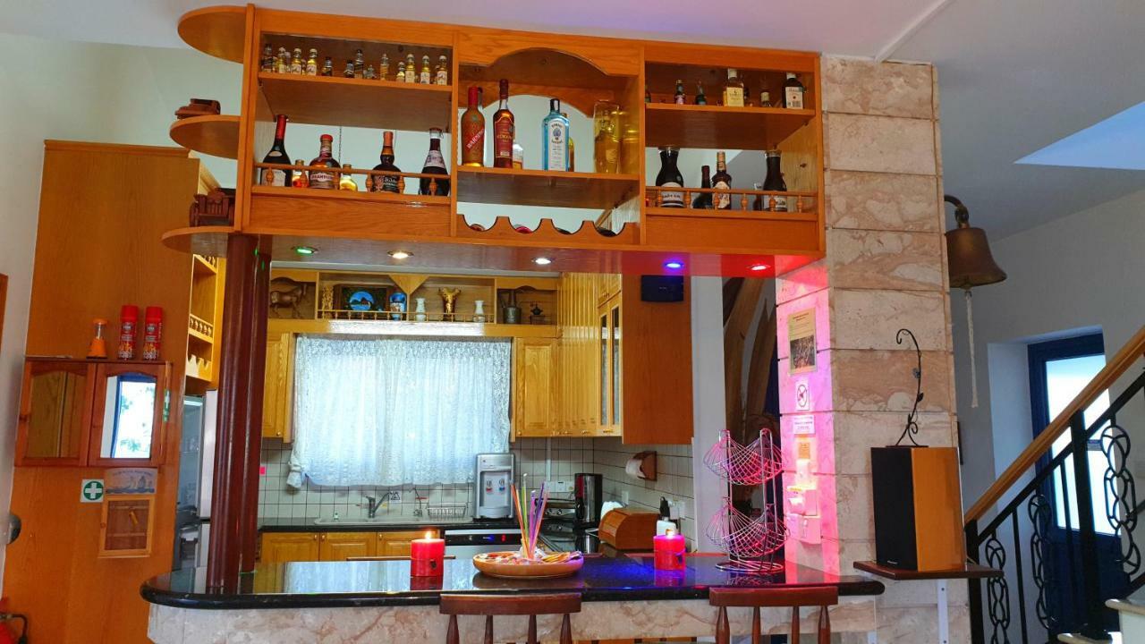 Astrofegia Beachfront Villa بوموس المظهر الخارجي الصورة