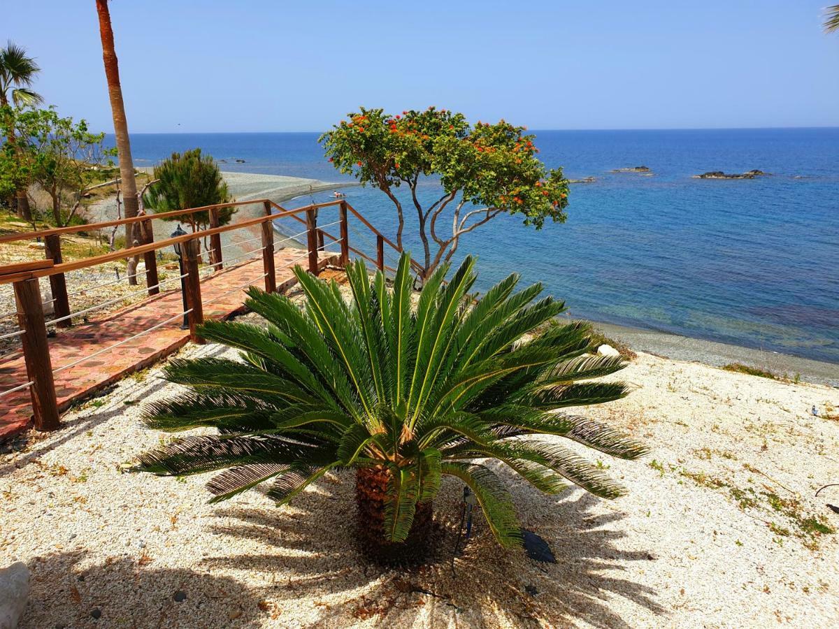 Astrofegia Beachfront Villa بوموس المظهر الخارجي الصورة
